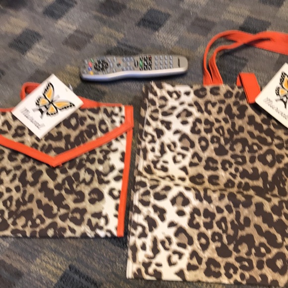 2 matching travel bags. Never used. - Picture 7 of 9